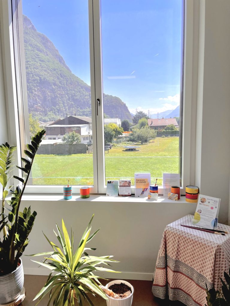 Atelier art-thérapie face au dent du midi à l'Espace Santé Rennaz face au village